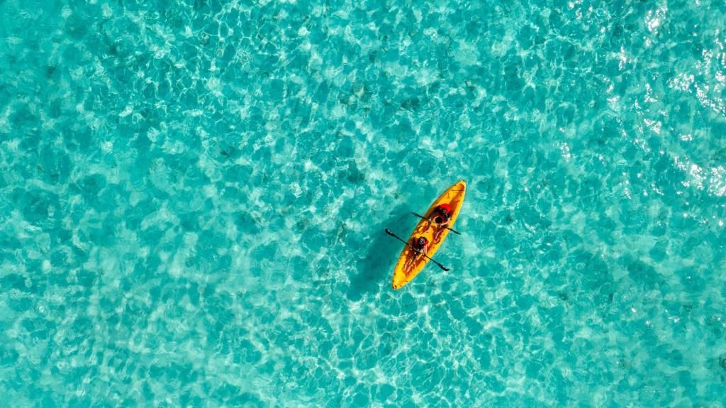 Fihalhohi kayaking