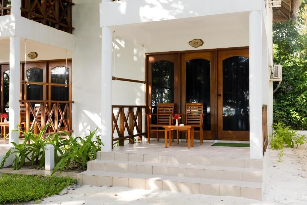 Fihalhohi beachfront