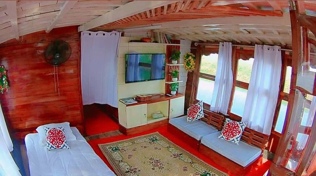 gangchil houseboat
