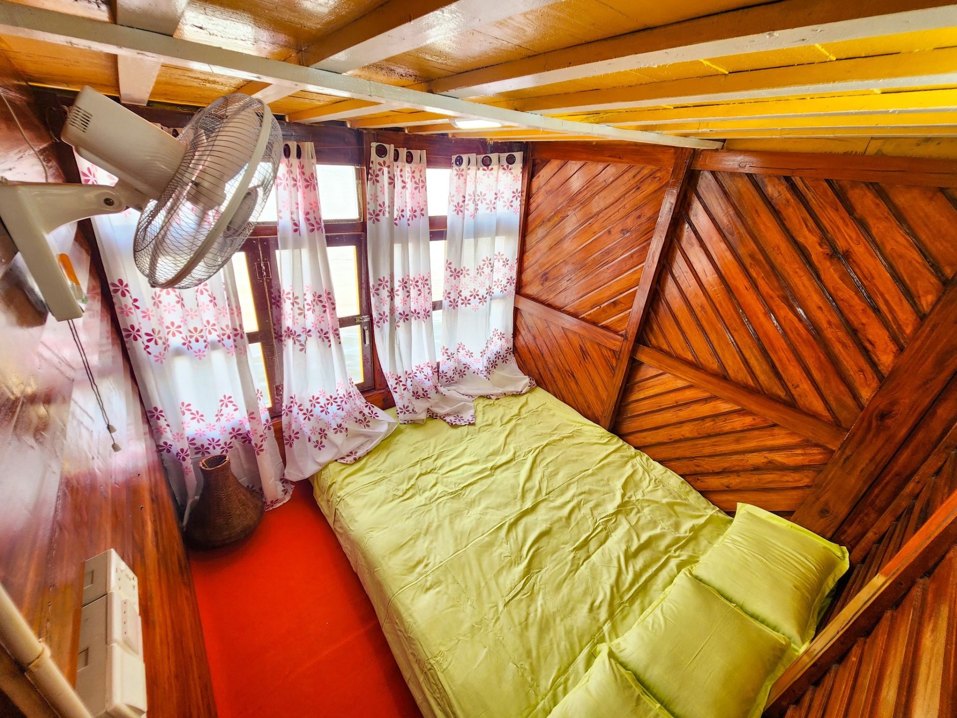 hamsafar houseboat