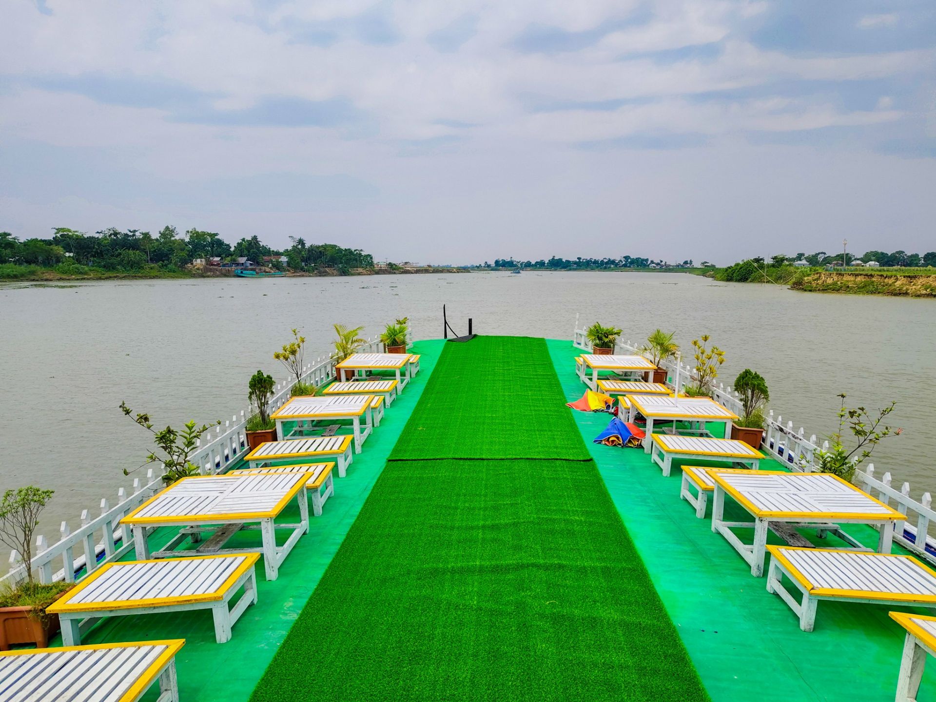 hamsafar houseboat