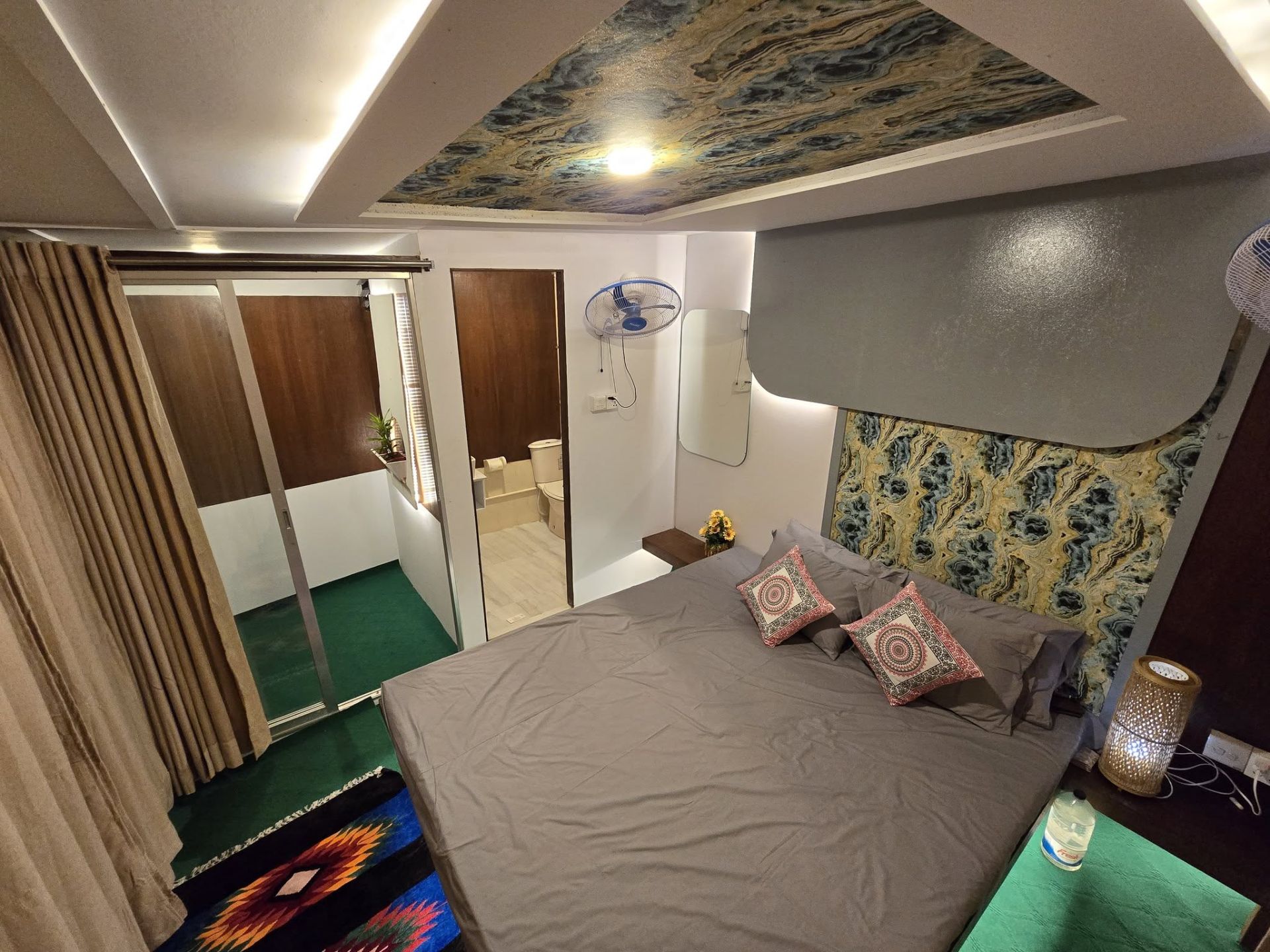 falcon houseboat