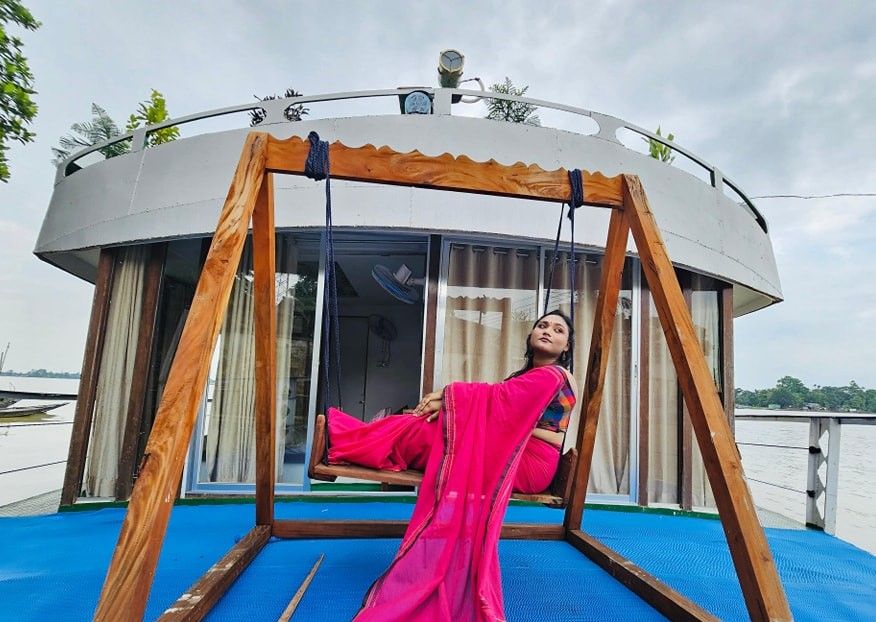 falcon houseboat
