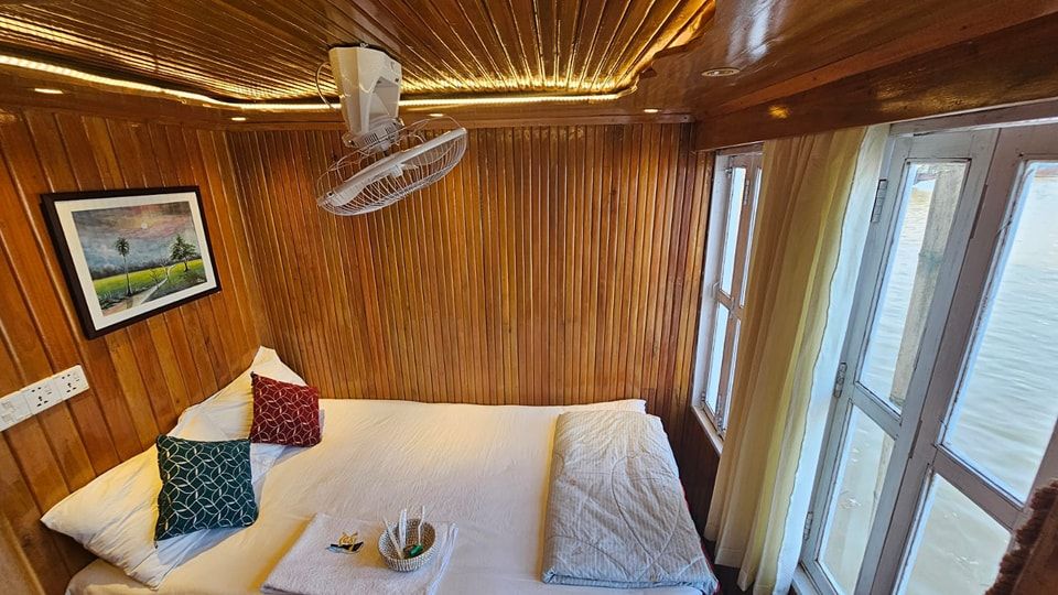 boitha houseboat