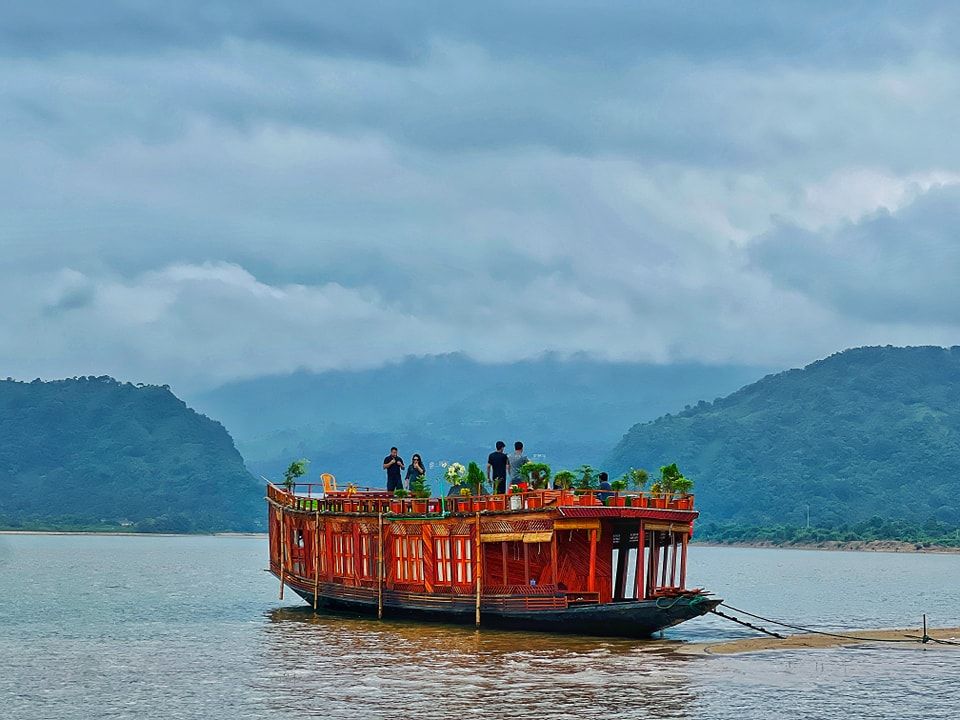 hijol houseboat