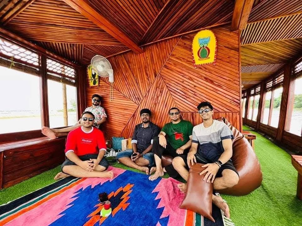 hijol houseboat