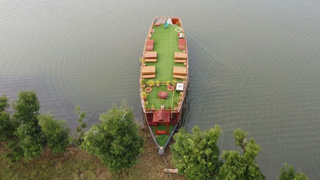 hijol houseboat
