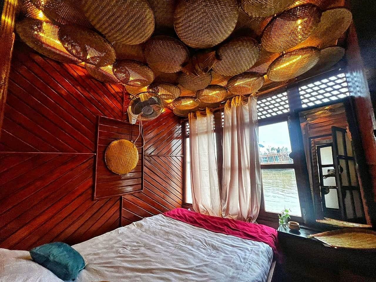 sindabad tori houseboat