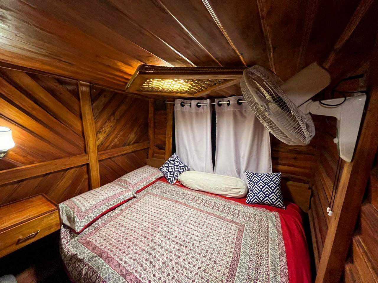 himadri houseboat