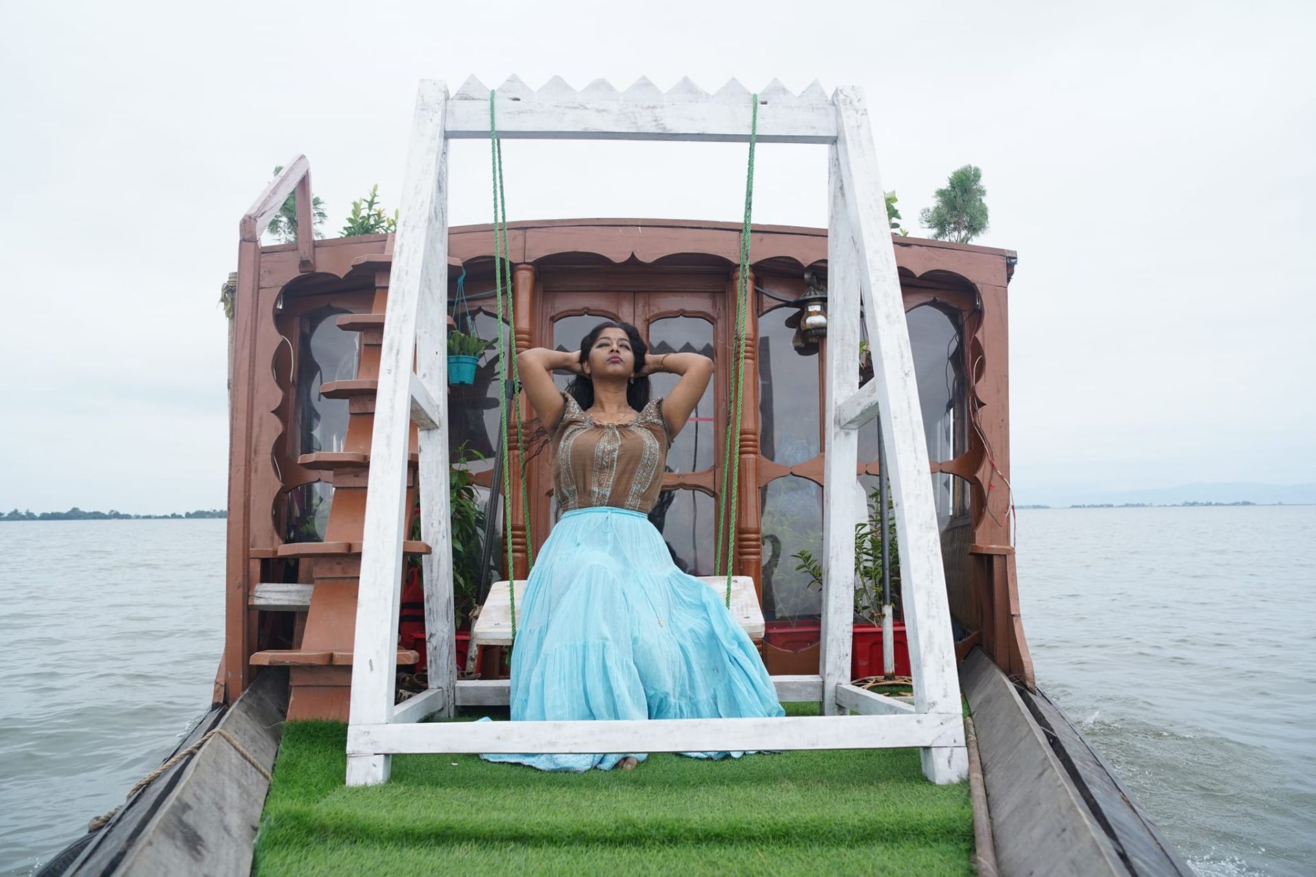 himadri houseboat