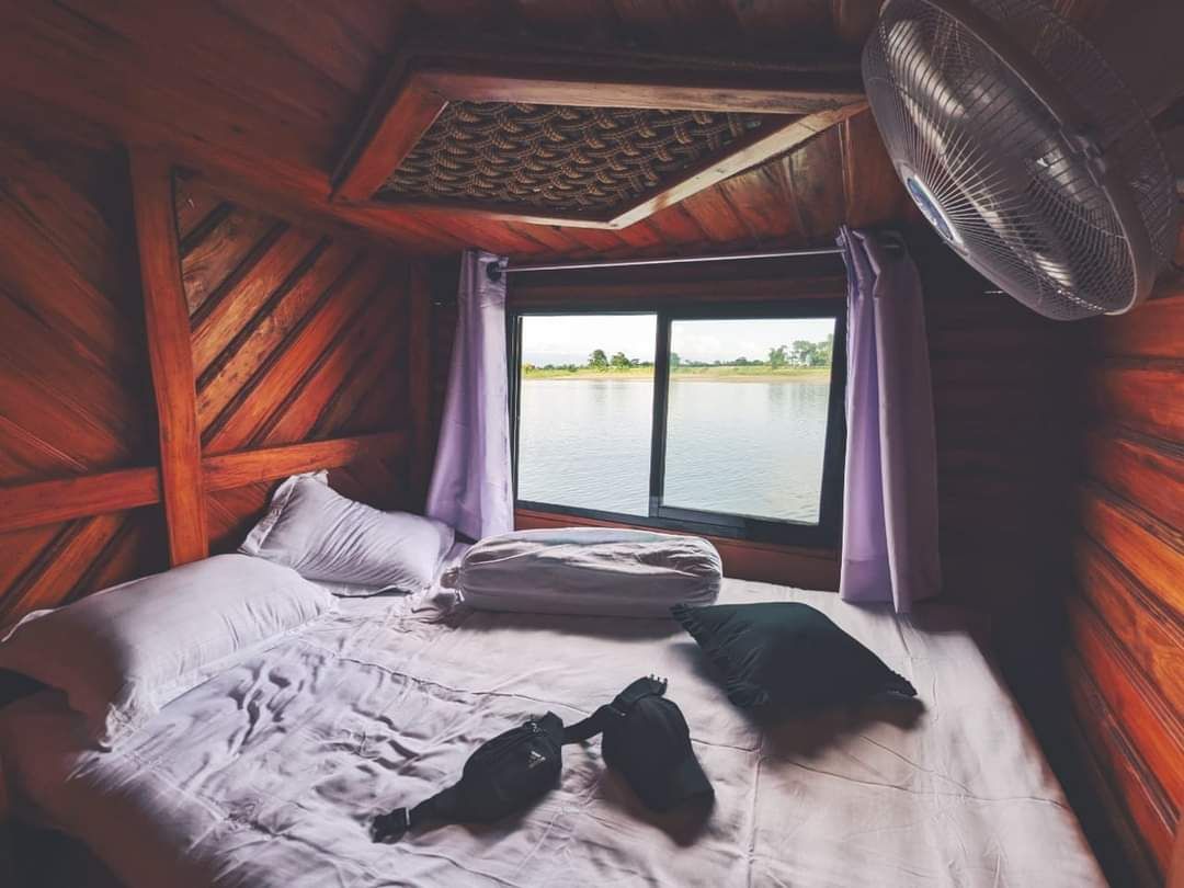 himadri houseboat
