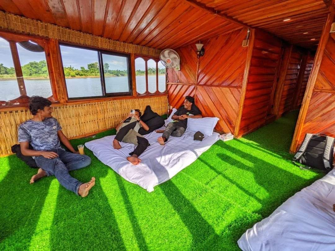 himadri houseboat