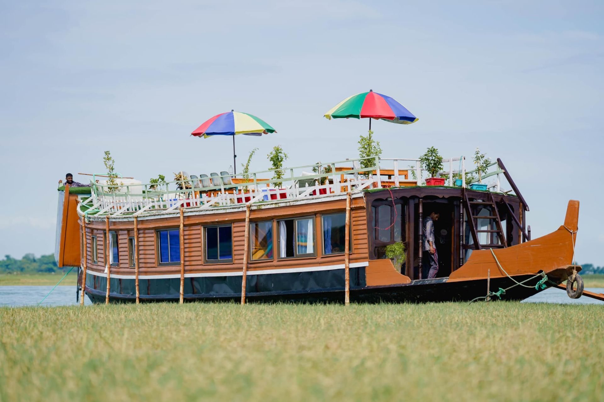 silver wave houseboat