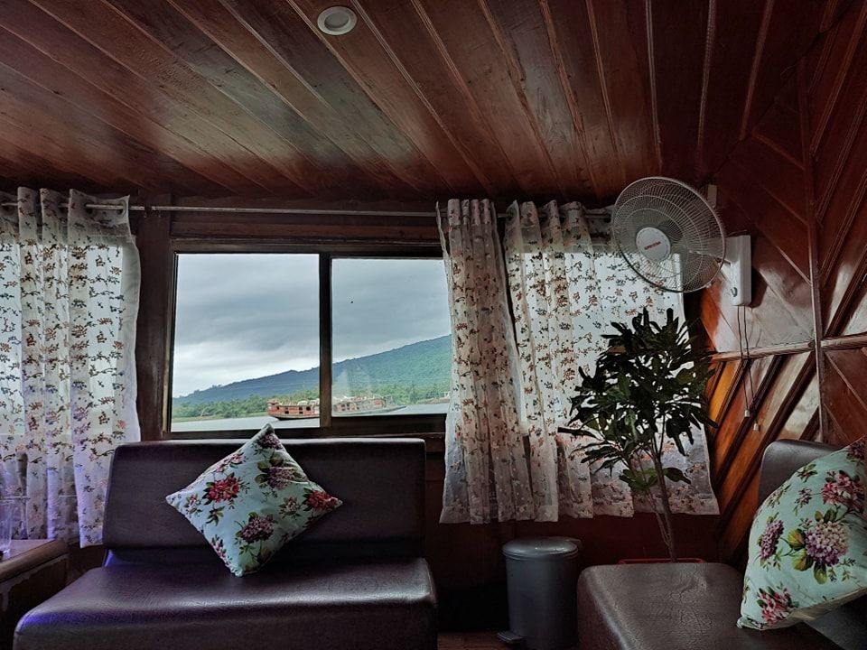 silver wave houseboat