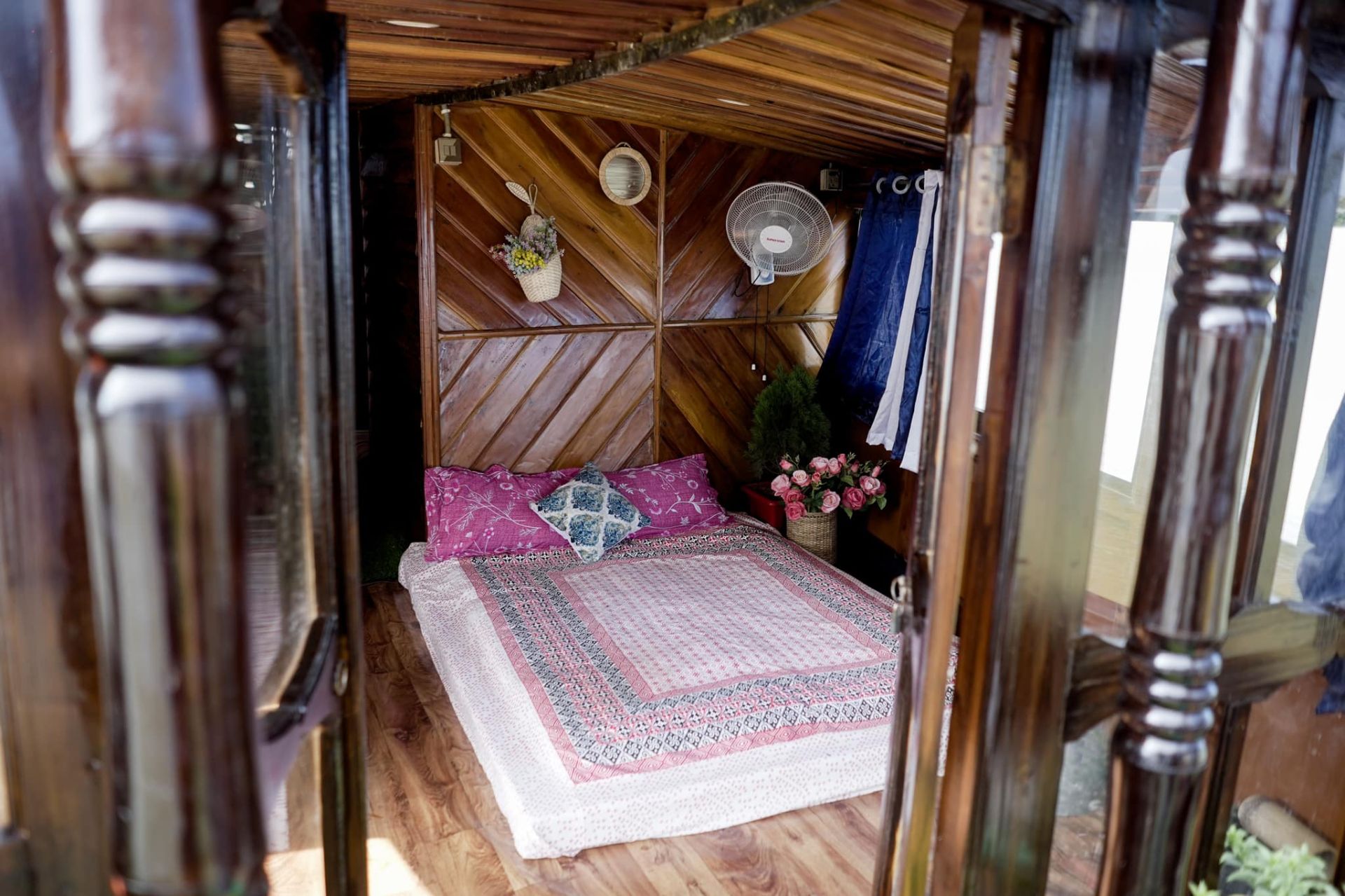 silver wave houseboat