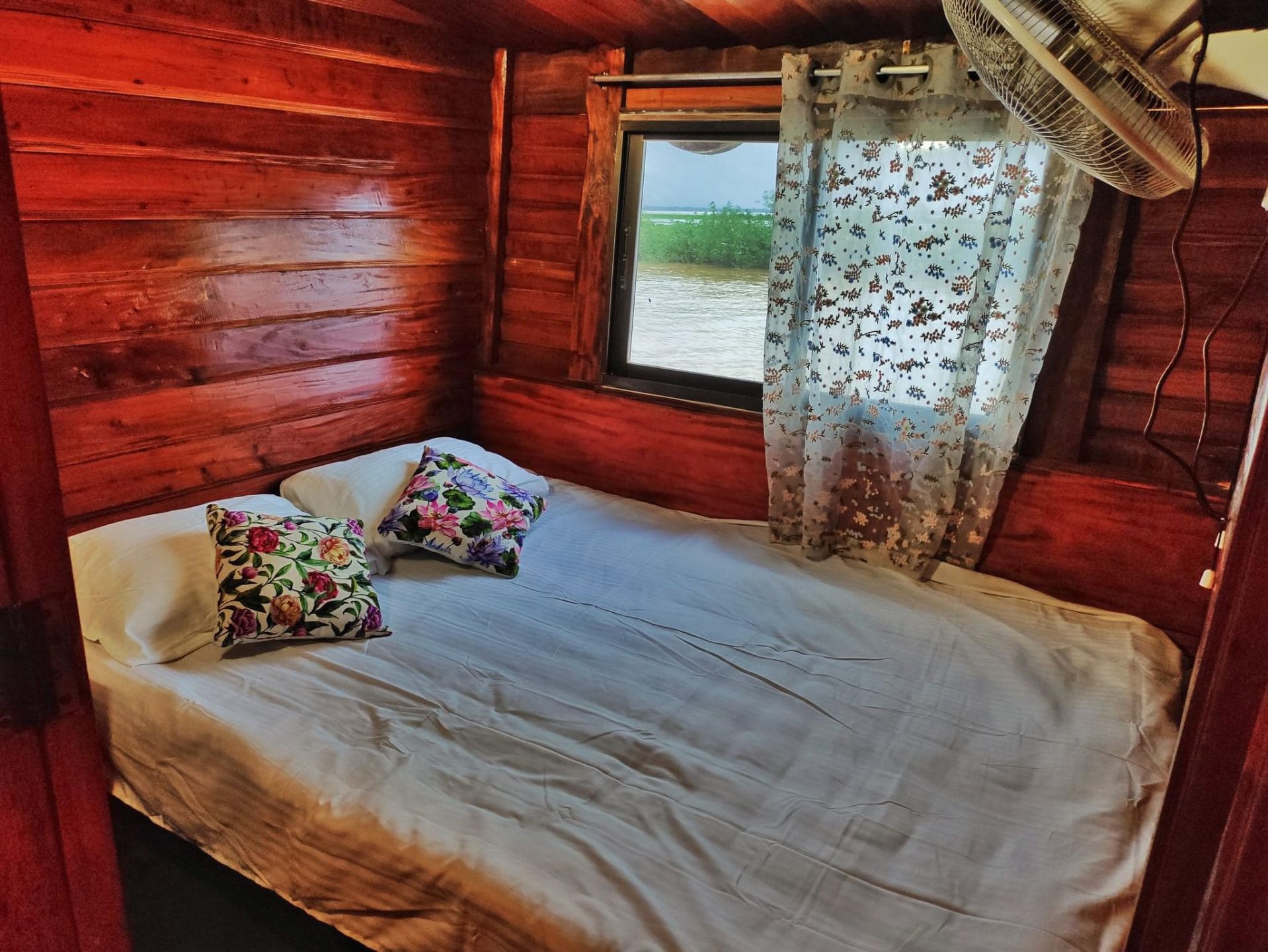 silver wave houseboat