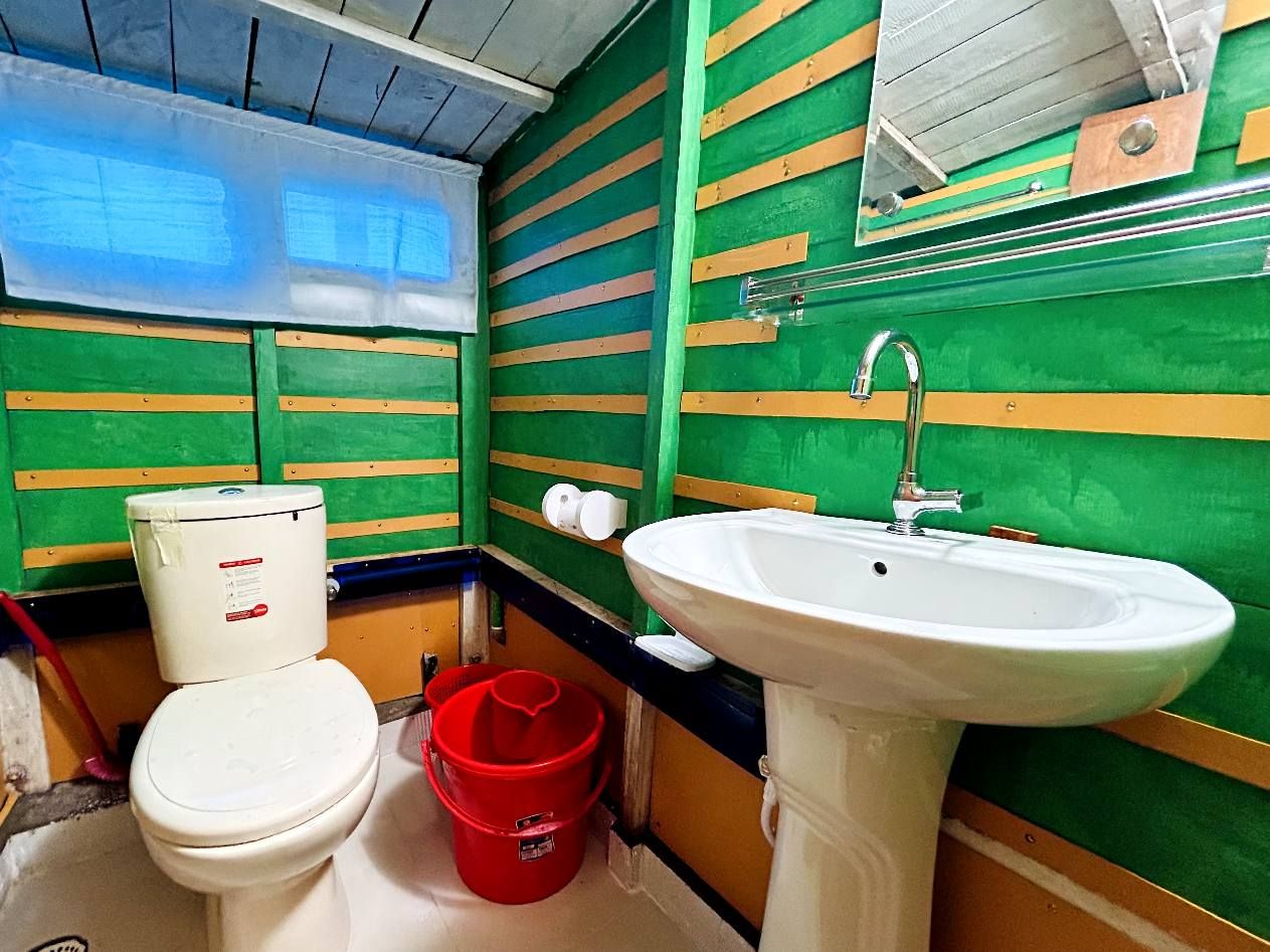 the ark houseboat