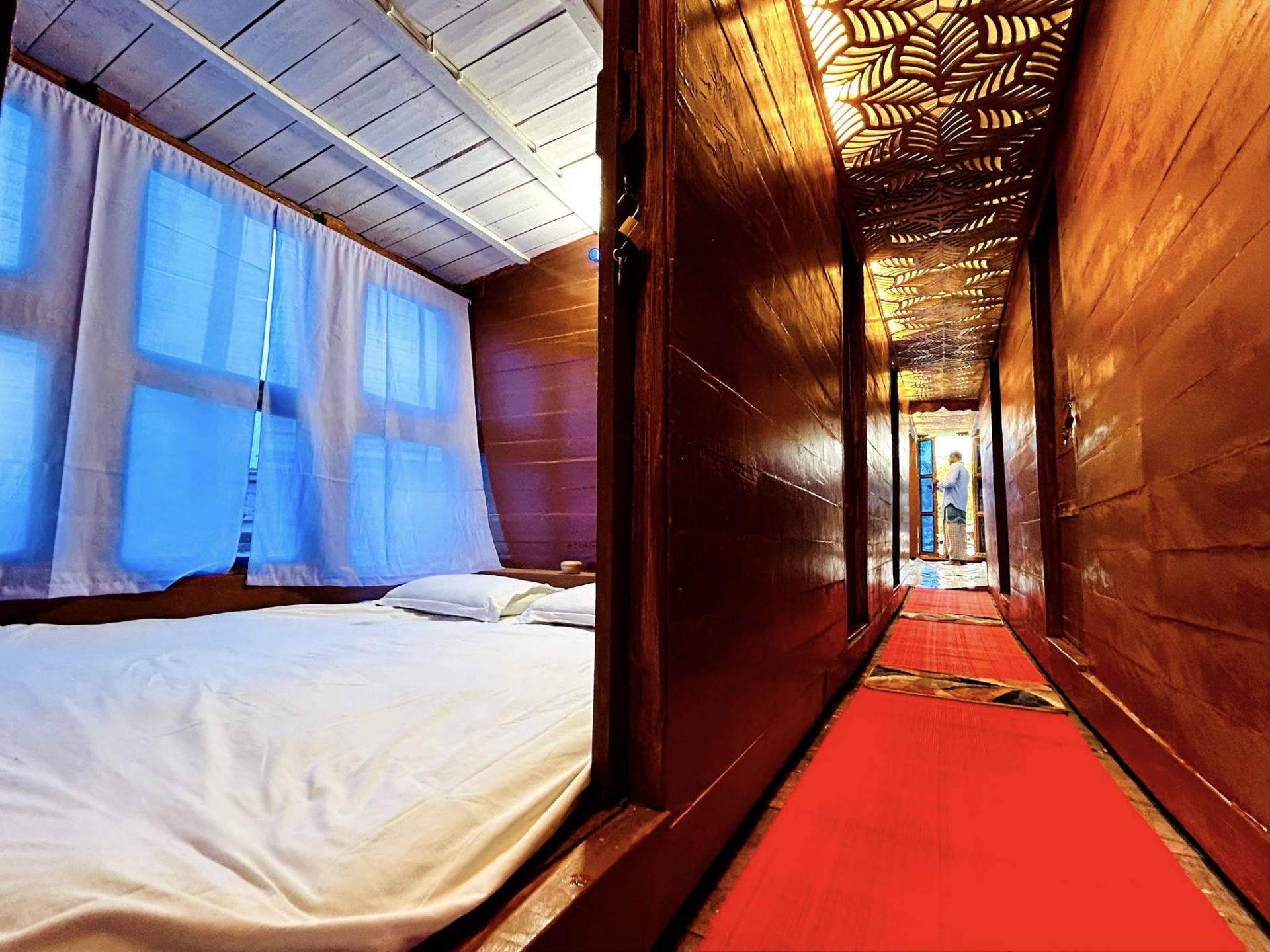 the ark houseboat