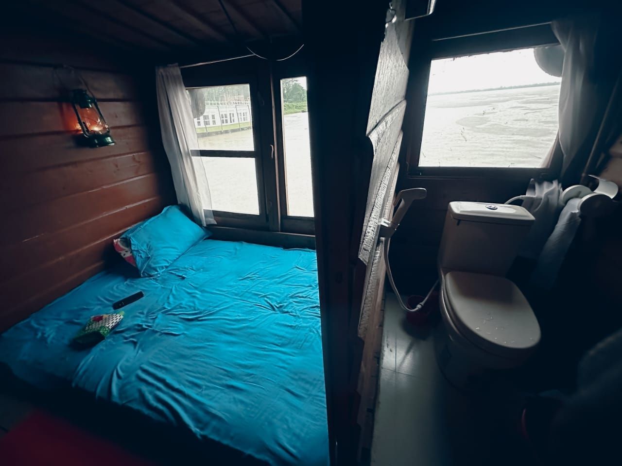 monoshamongol houseboat