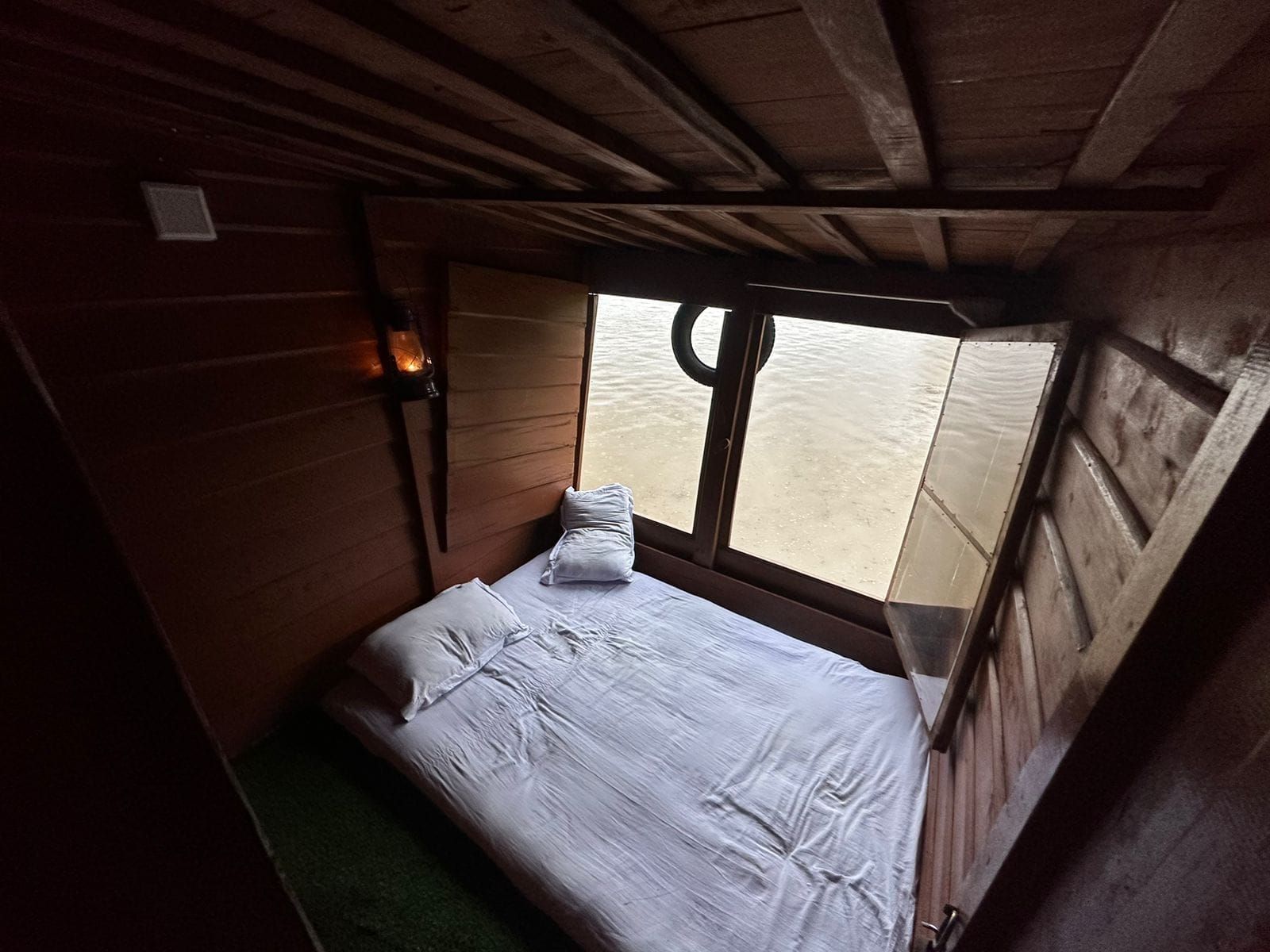 monoshamongol houseboat