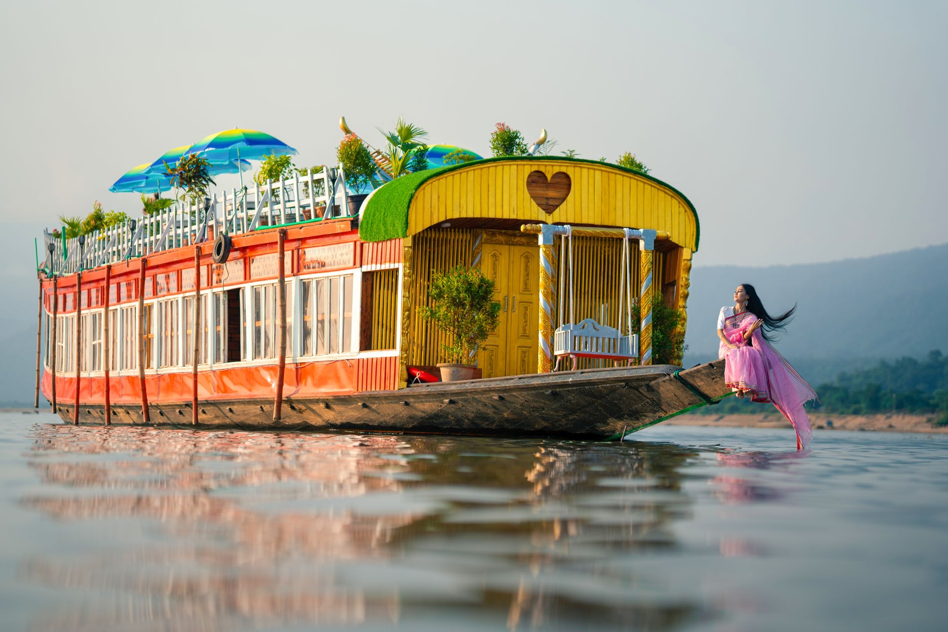 moon of tangua houseboat