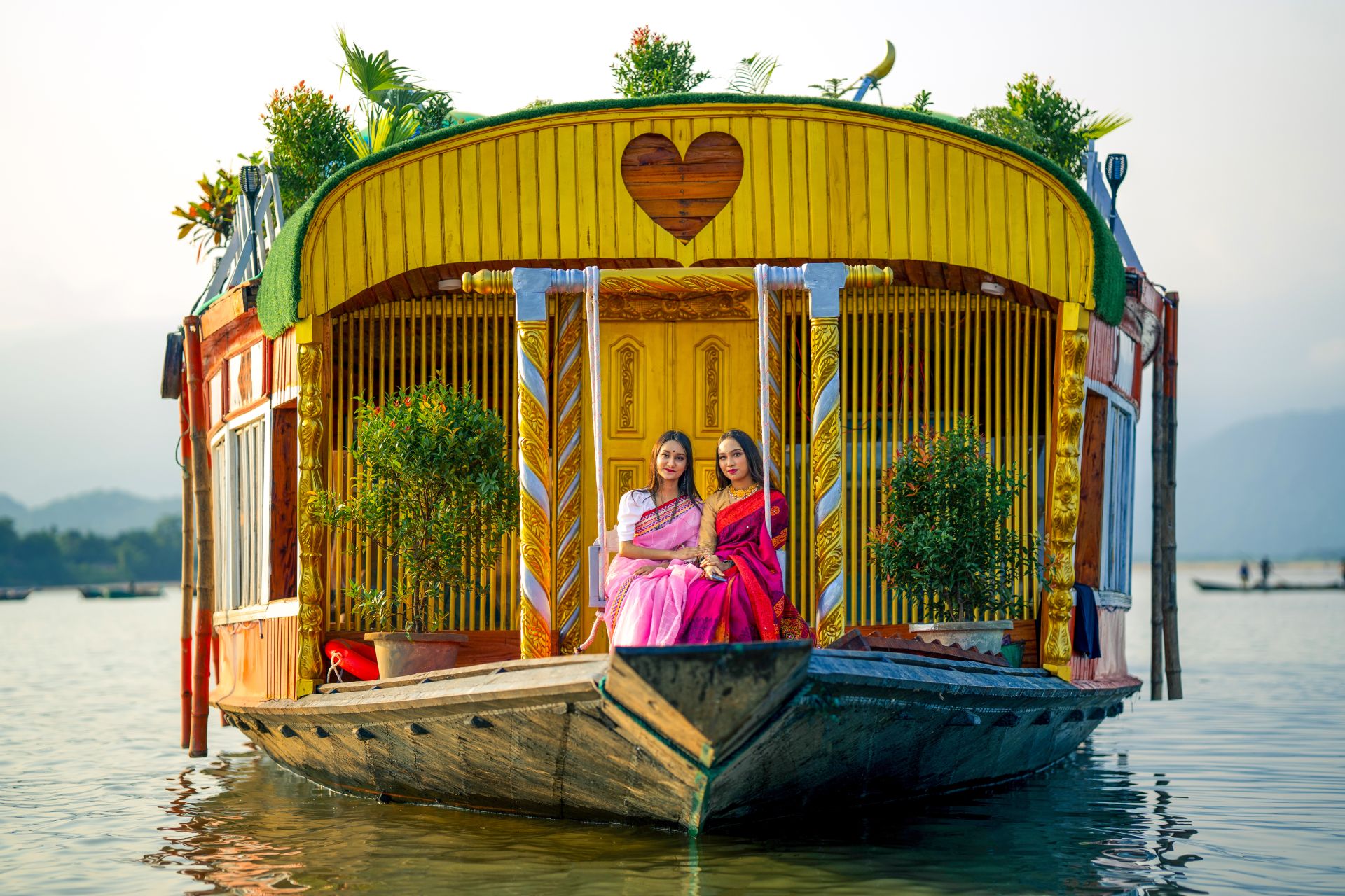 moon of tangua houseboat