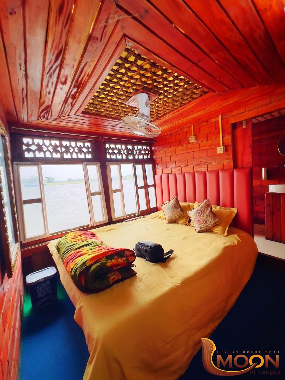 moon of tangua houseboat