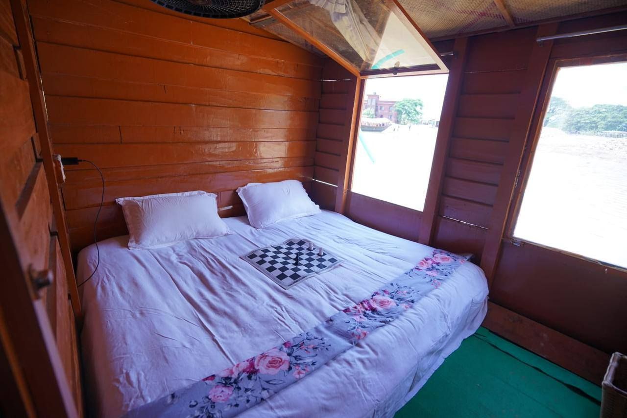 jolforing houseboat