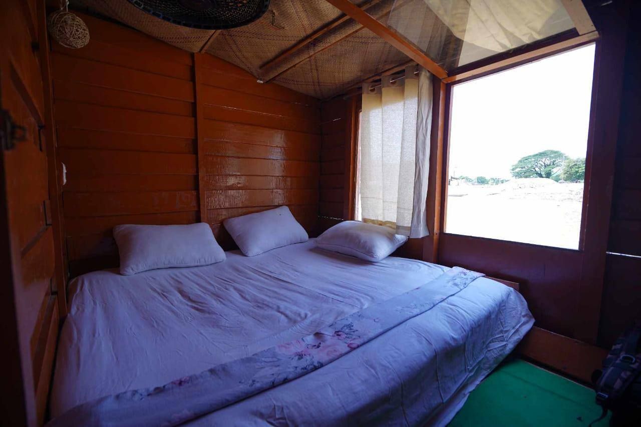 jolforing houseboat