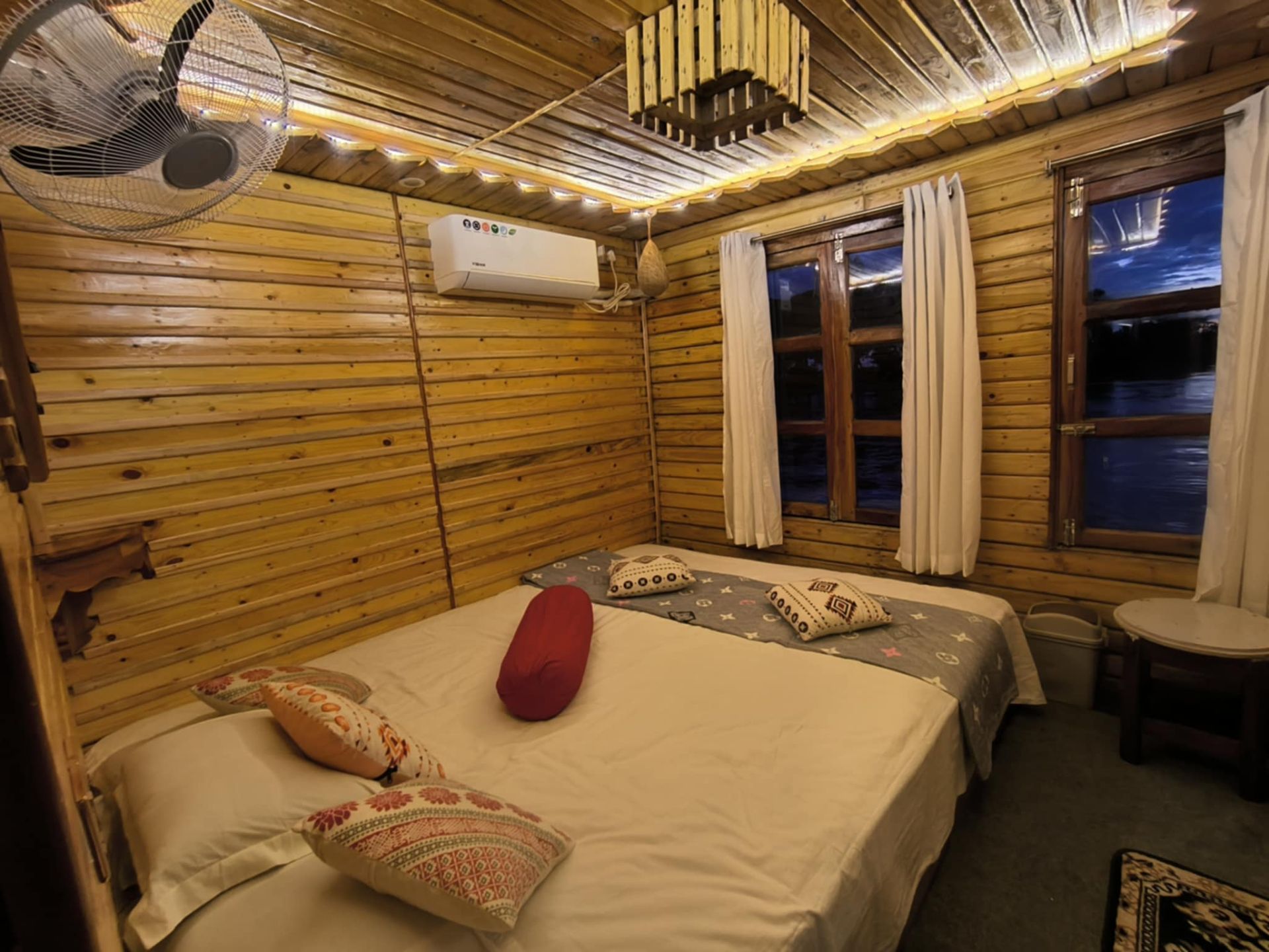 kadombori houseboat