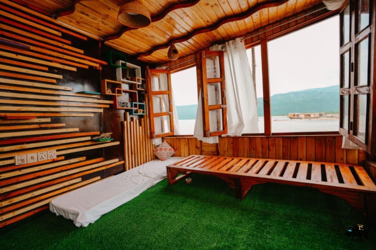 kadombori houseboat