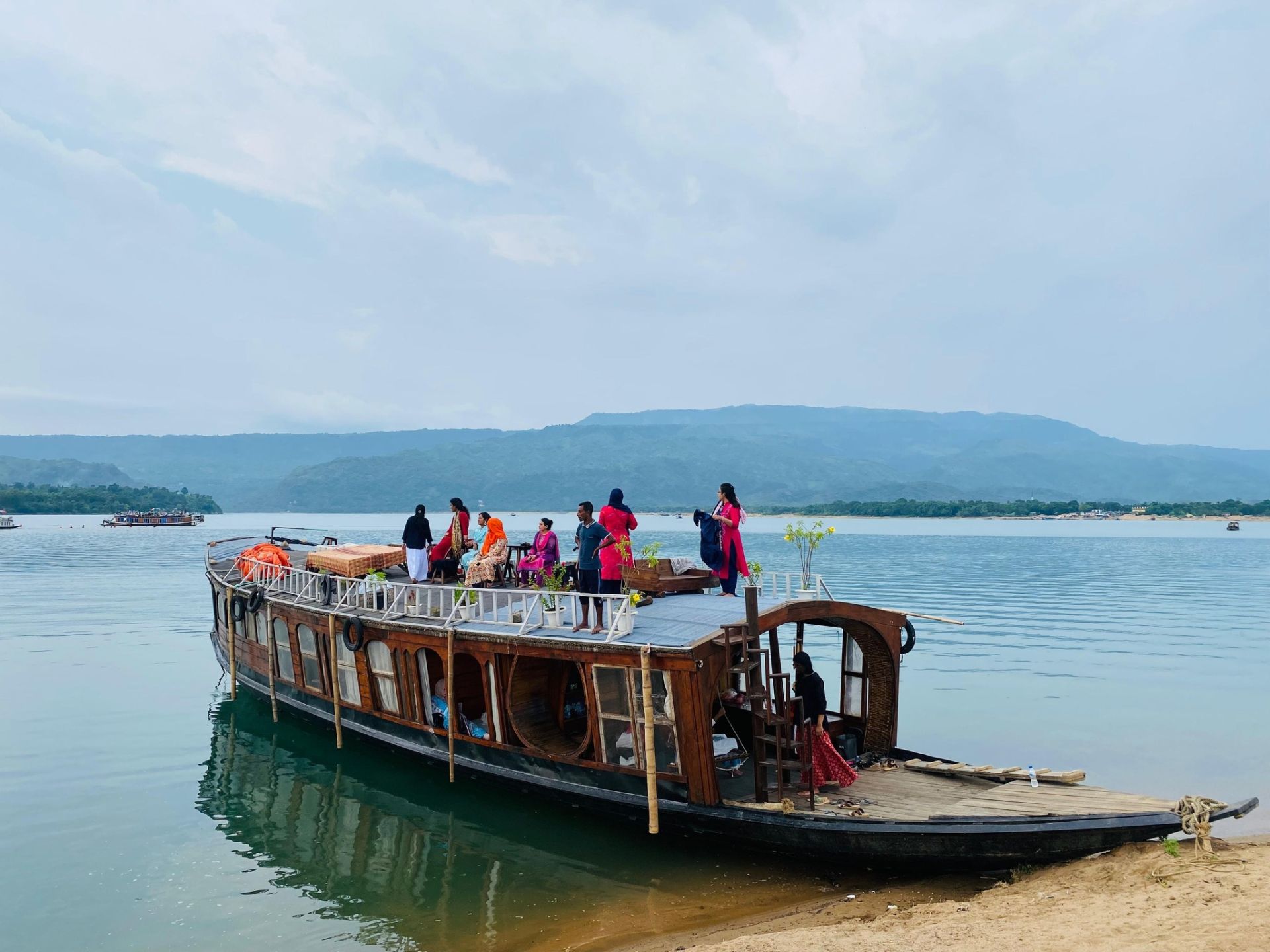 borsha houseboat