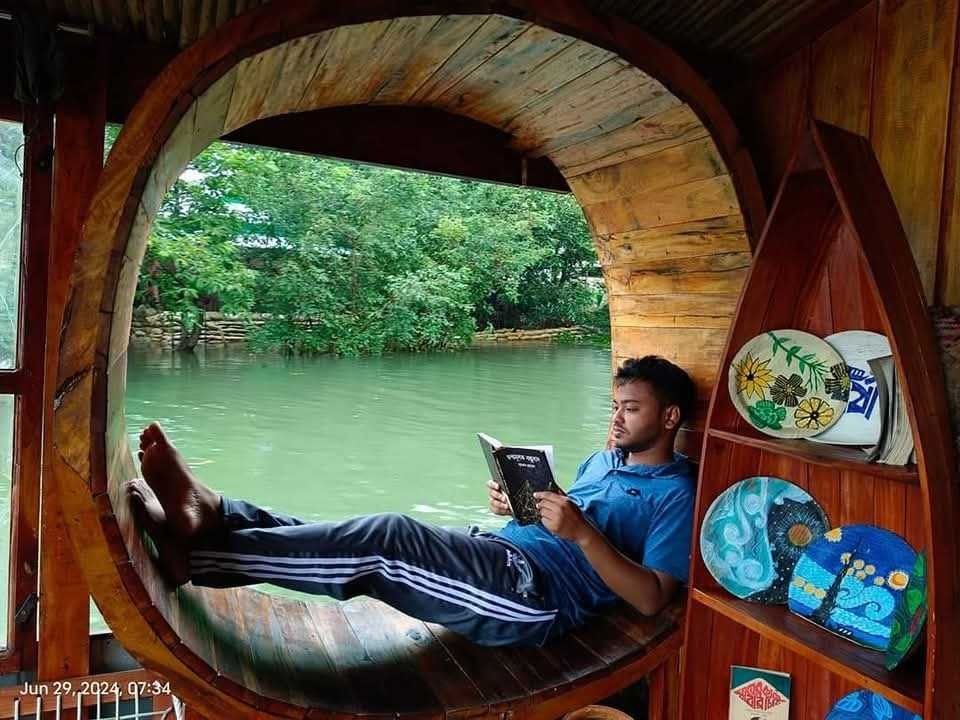 borsha houseboat