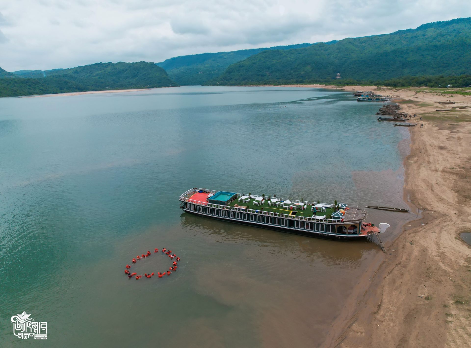 jotsnar golpo houseboat