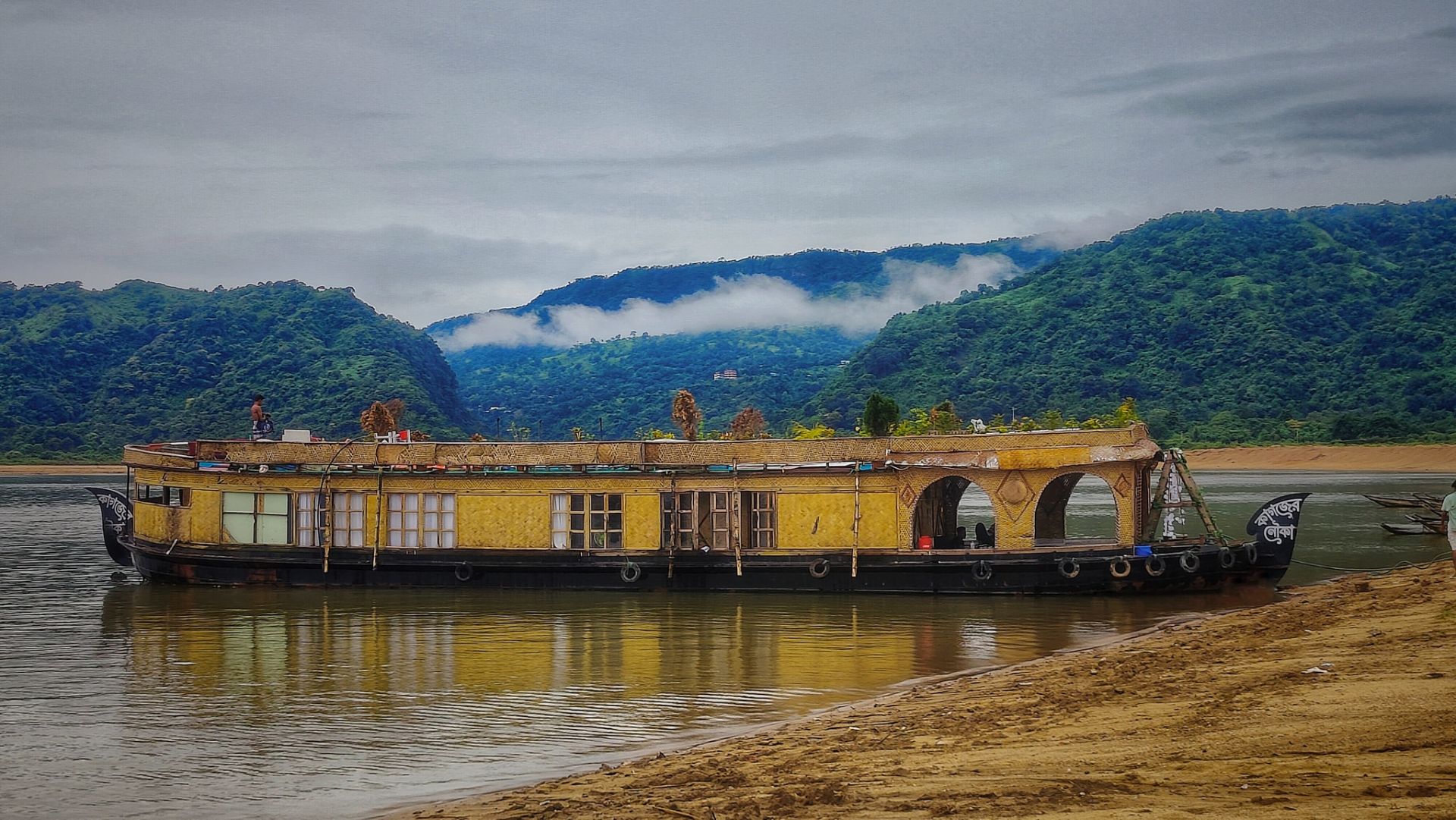 kagojer nouka houseboat