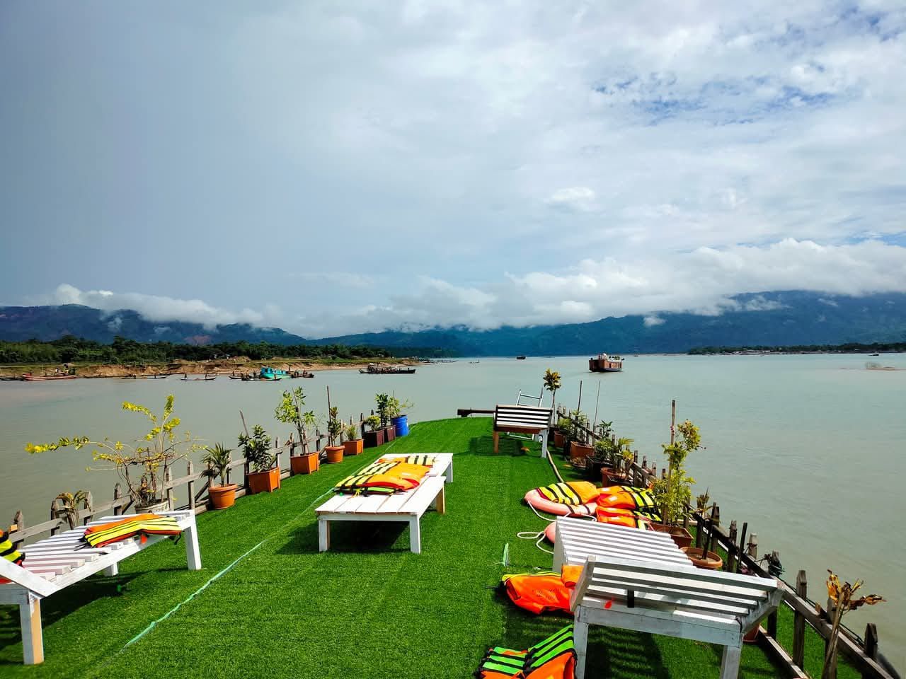 aronnok houseboat