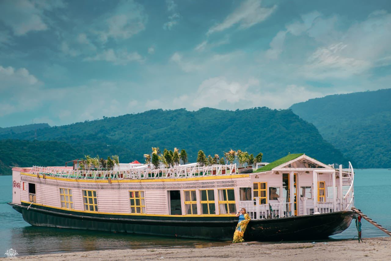 shikara houseboat