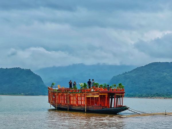 hijol houseboat