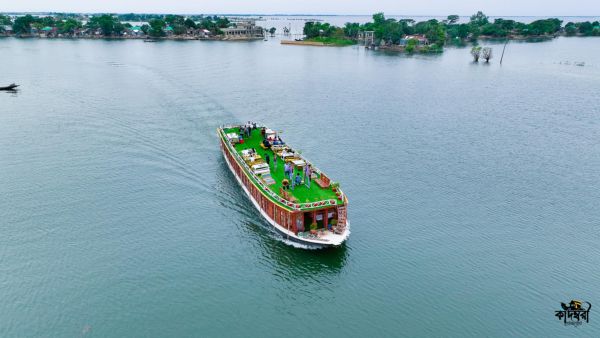 কাদম্বরী হাউজবোট