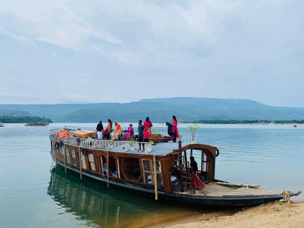 borsha houseboat
