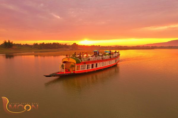 moon of tangua houseboat